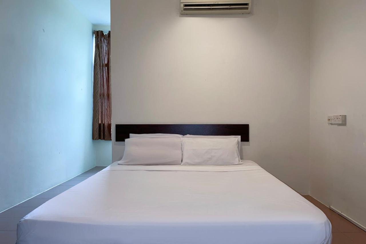 Spot On 89907 Motel Impian Seri Manjung Exteriör bild