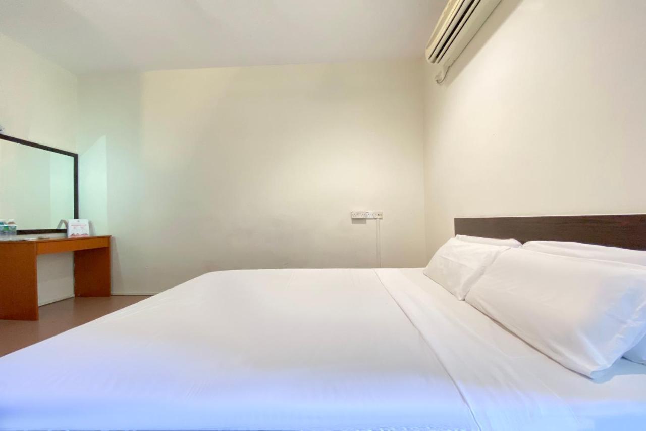 Spot On 89907 Motel Impian Seri Manjung Exteriör bild