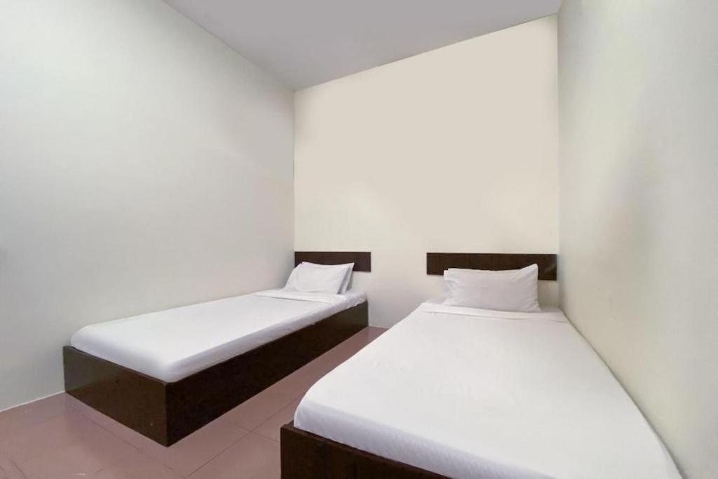 Spot On 89907 Motel Impian Seri Manjung Exteriör bild