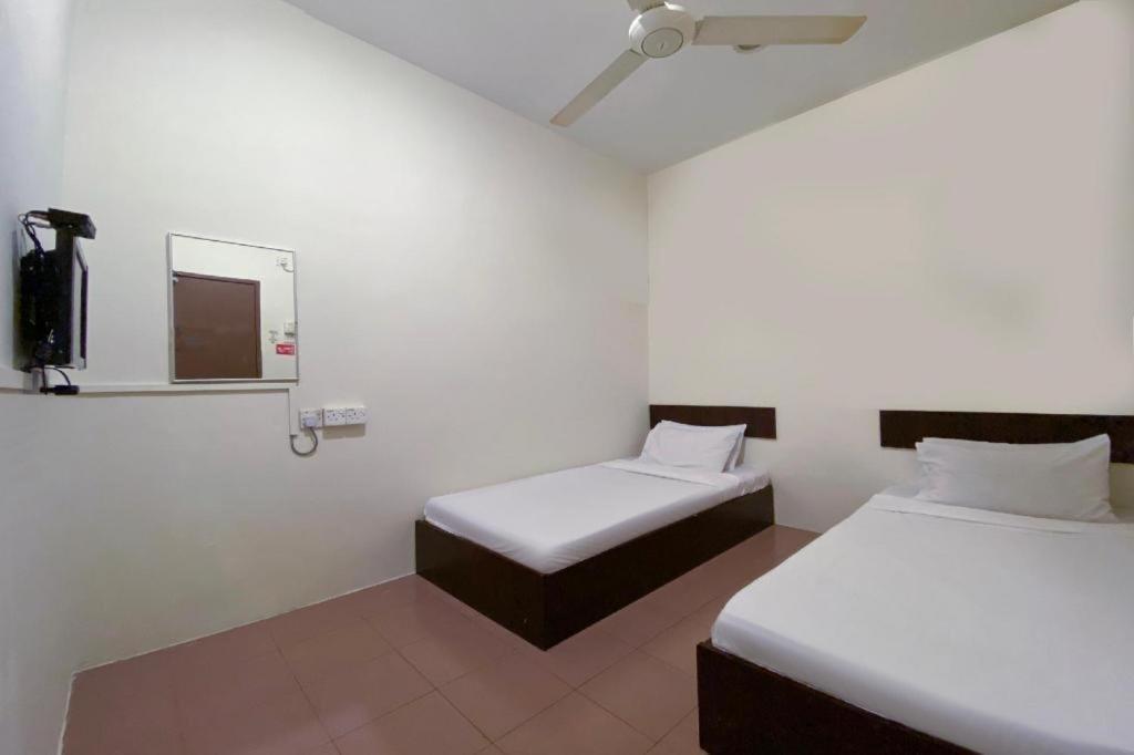 Spot On 89907 Motel Impian Seri Manjung Exteriör bild